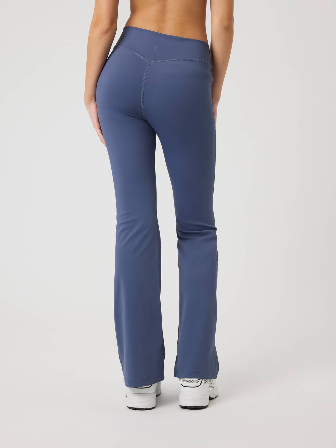 Back view of kids' Borg Flare Leggings in Nightshadow Blue (Blue), featuring a modern flared fit for training. - Image 2