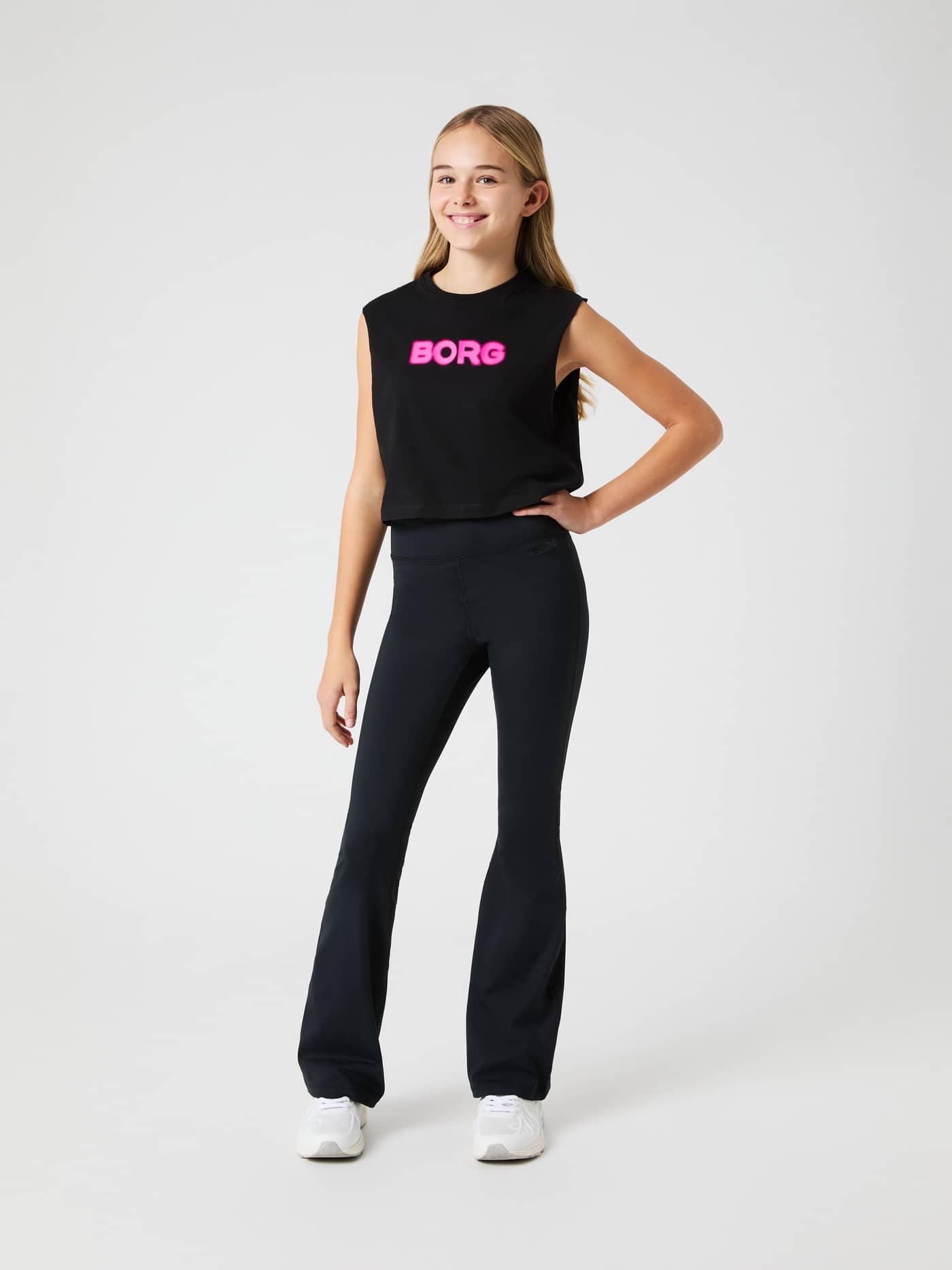 Borg Flare Leggings i Black Beauty (Sort) set forfra i helfigur til træning til kids med moderne, udsvajede ben. - Image 3