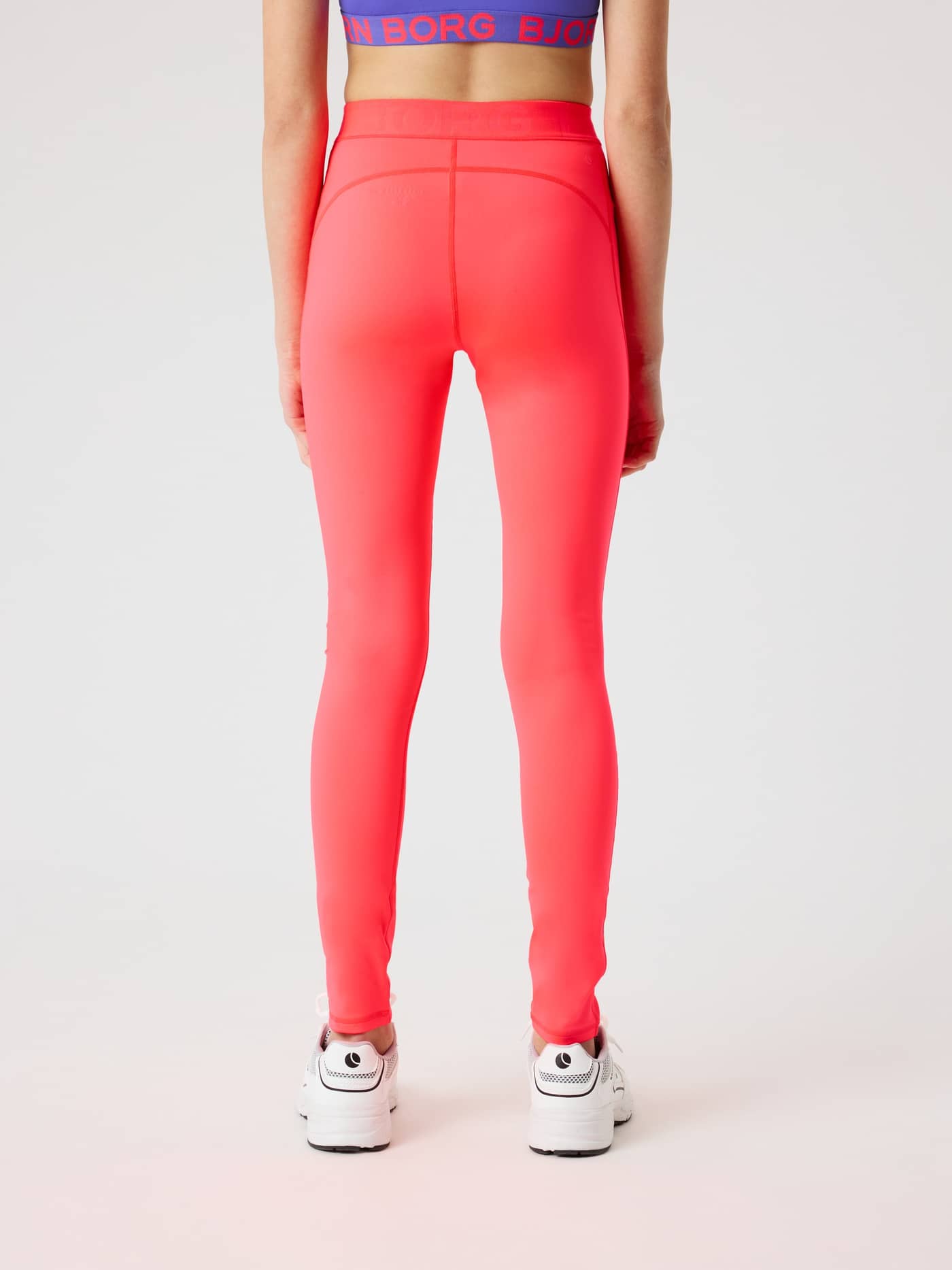 Vista posterior de kids con Borg Leggings en Diva Pink (Rosa) con ajuste slim para entrenamiento. - Image 3