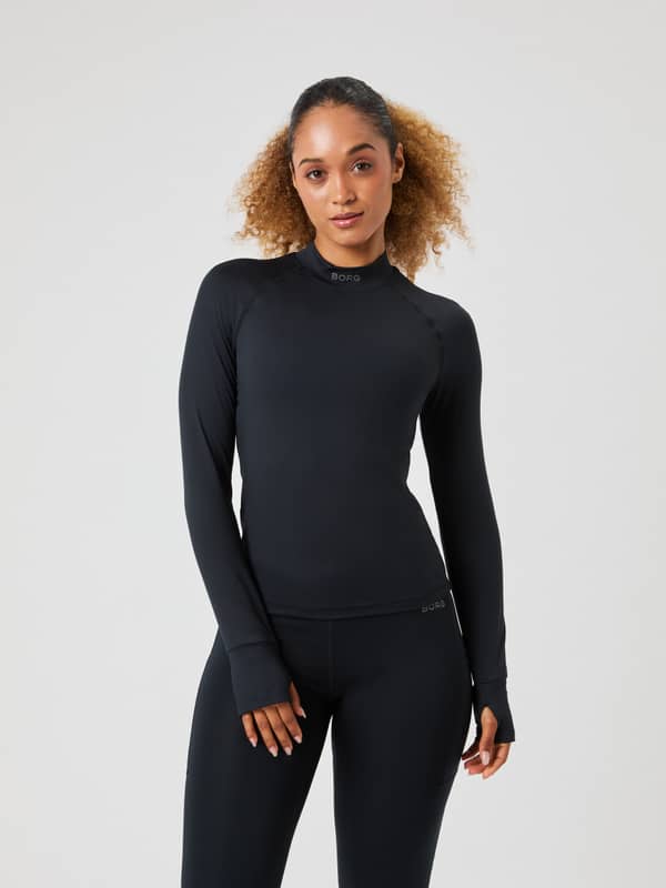 Vue de face du Borg Performance Brushed Mockneck en Black Beauty (Noir), haut de running ajusté au logo noir.