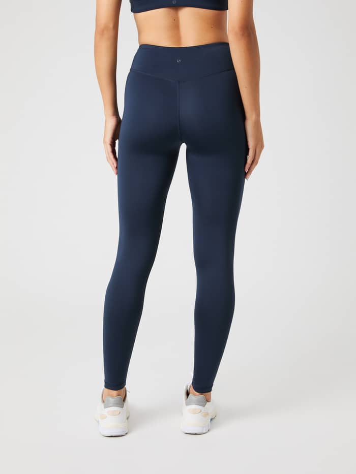 Rückansicht der Björn Borg Logo Tights in Outerspace (Marineblau) mit grauem Logo, idealer Passform und Training-Performance. - Image 2