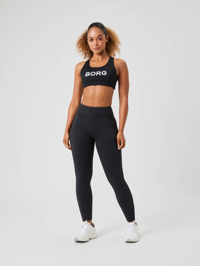 Vorderansicht eines Models in den Borg Reform Tights in Black Beauty (Schwarz) für Training mit Fokus auf Fit und Style. - Image 1