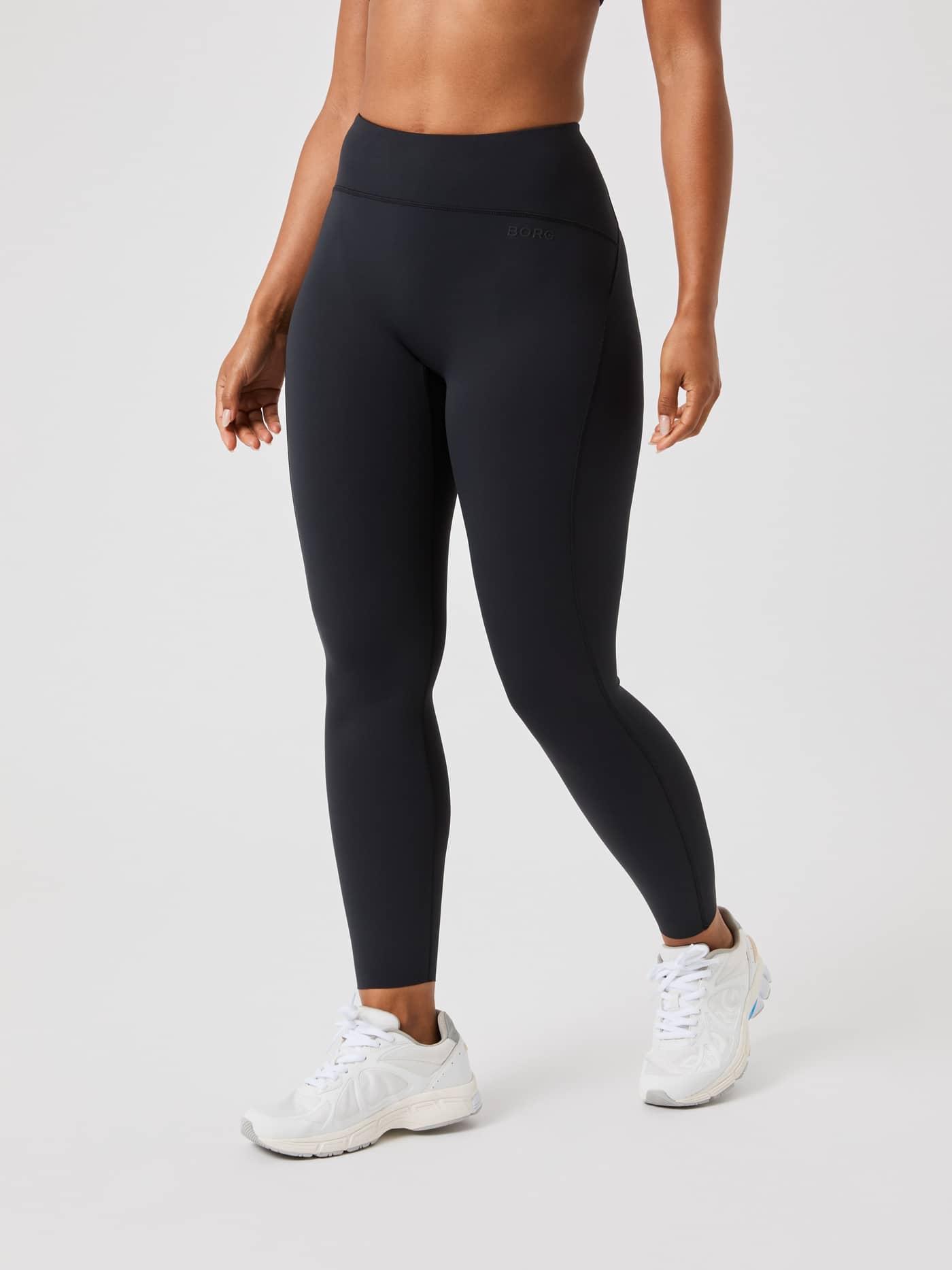 Borg Reform Tights i Black Beauty (Svart) sett forfra, treningstights med høy midje, svart logo og flatterende passform. - Image 2