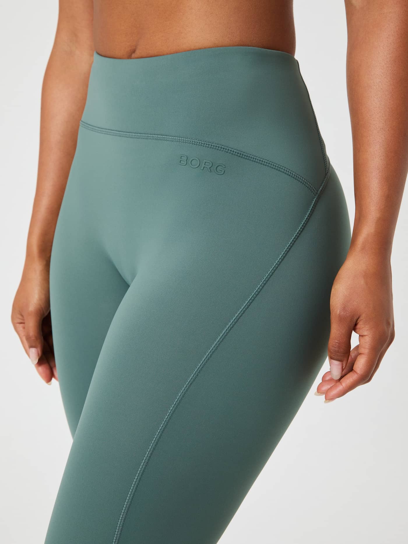 Borg Reform Tights i Balsam Green (Grønn) med høy midje og preget grønn logo, for stilig passform og ytelse under trening. - Image 5
