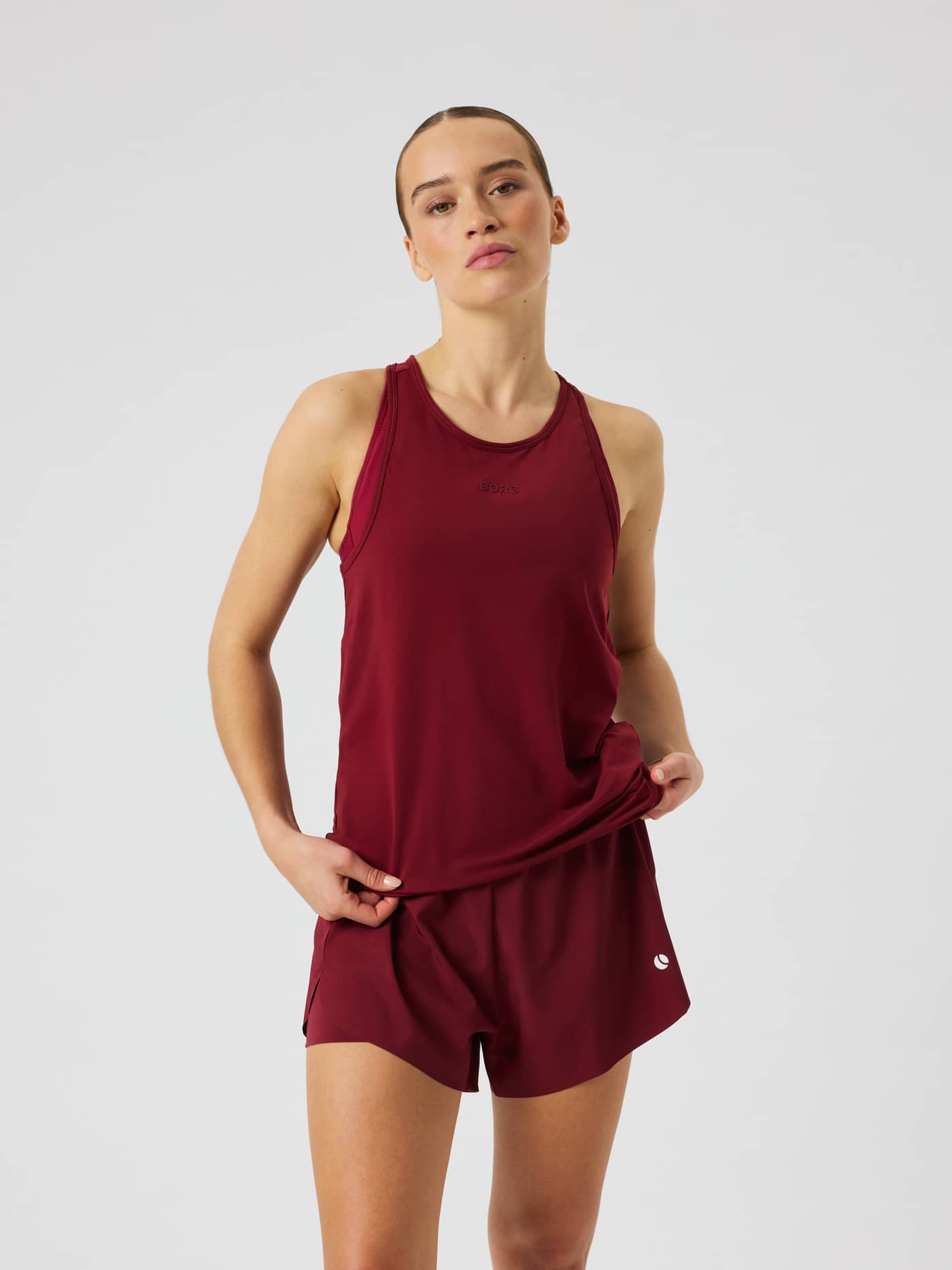 Front-visning av Borg Sports Tank Top i Cabernet (rød) med lett design for treningsøkter. - Image 1