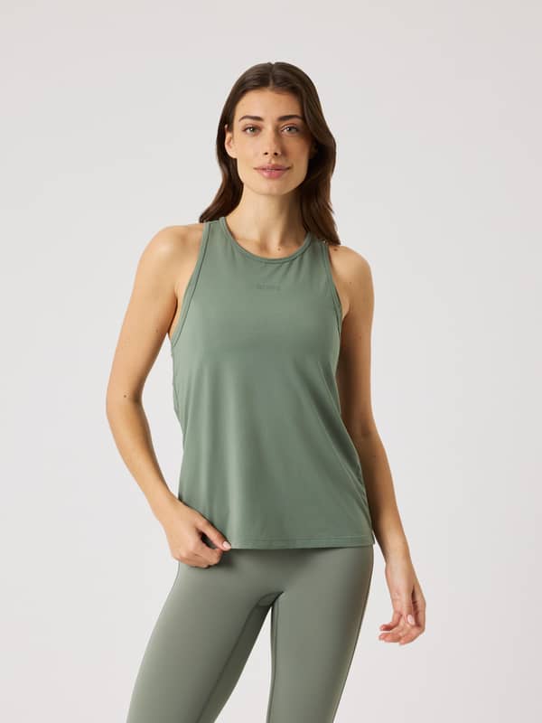 Borg Sports Tank Top i Agave Green (Grön) för dam sedd framifrån, perfekt för en snygg och funktionell träningslook.