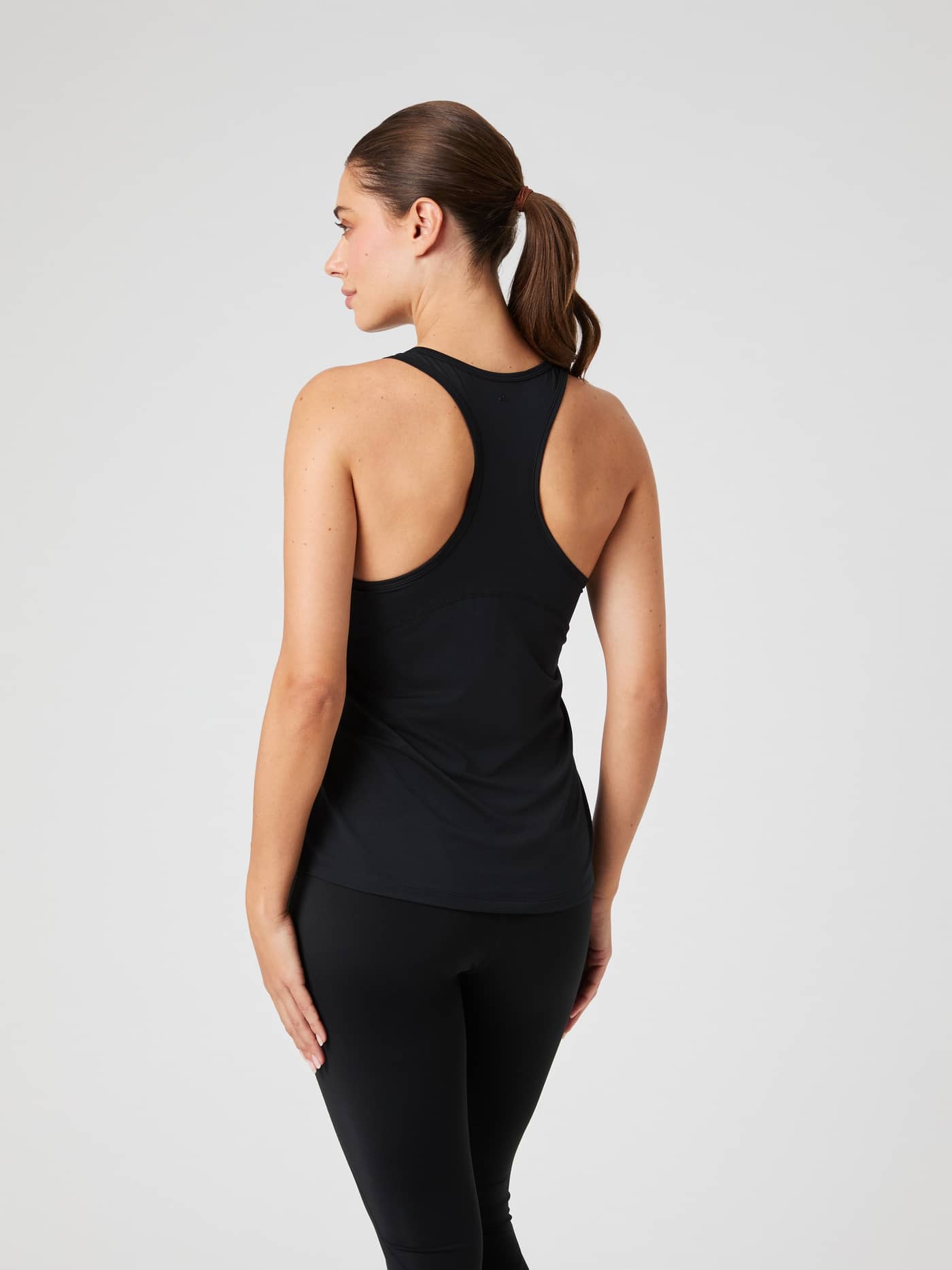 Vue de dos du Borg Sports Tank Top en Black Beauty (Noir) au design dos nageur, idéal pour l'entraînement. - Image 2