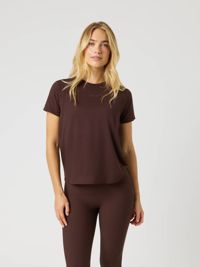 Borg Sports T-Shirt i Coffee Bean (Brun) set forfra i åndbart materiale med et tonalt brystlogo til træning.