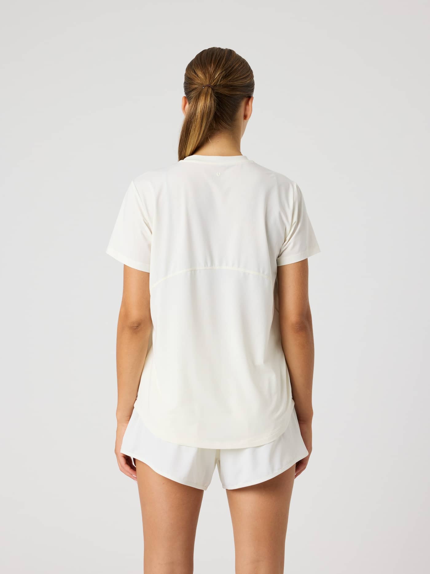 Back view of a model wearing the Borg Sports T-Shirt in Tofu (White), featuring a stylish back seam and a training fit. - Image 2