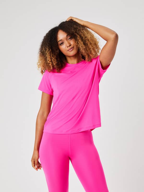 Borg Sports T-Shirt i Pink Glo (Rosa) sedd framifrån med en smickrande passform och rosa logotyp för träning.