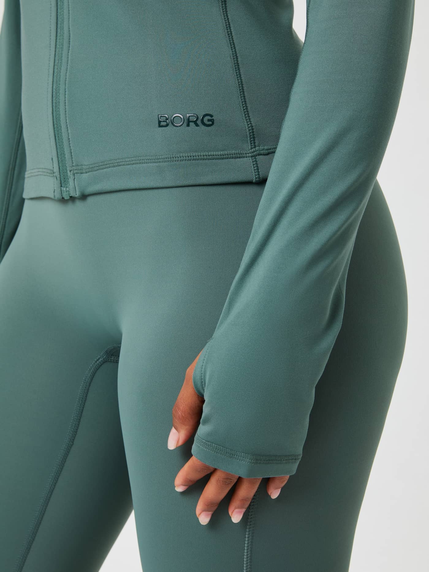 Borg Full Zip Midlayer in Balsam Green (Groen) met duimgat in de boord en logo op de borst, ideale pasvorm voor training. - Image 6