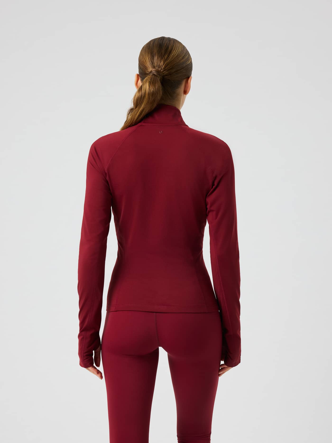 Achteraanzicht van de Borg Full Zip Midlayer in Cabernet (Rood) voor training met een strakke, functionele pasvorm. - Image 2