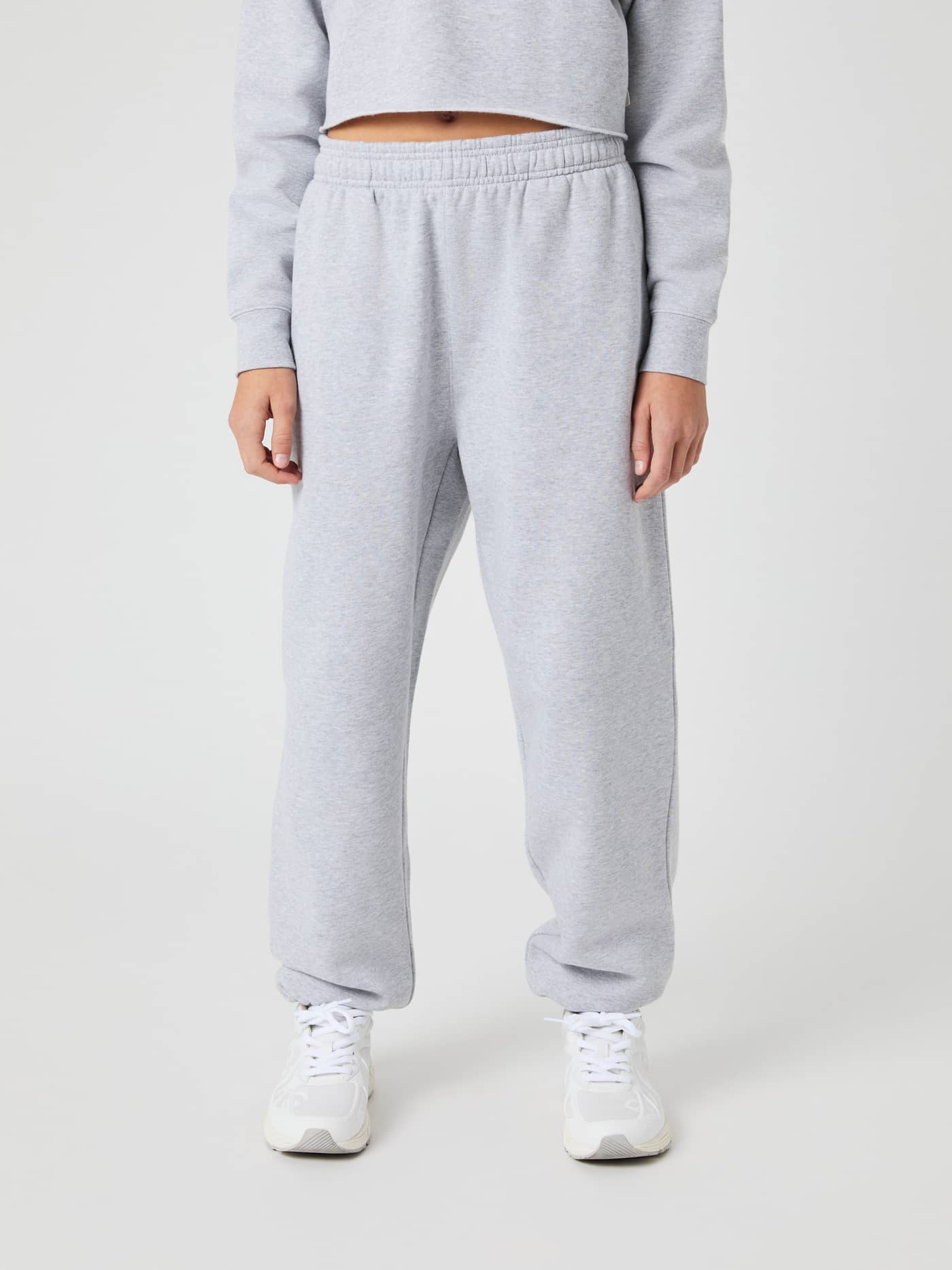 Frontvy av kids i Borg Oversized Sweatpants i Light Grey Melange (Grå) för en avslappnad och modern stil. - Image 1