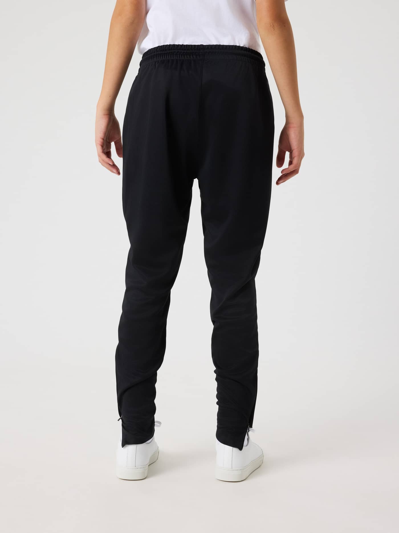 Back view of a kid wearing the lightweight Borg Active Pants in Black Beauty (Black) for performance training. - Image 2