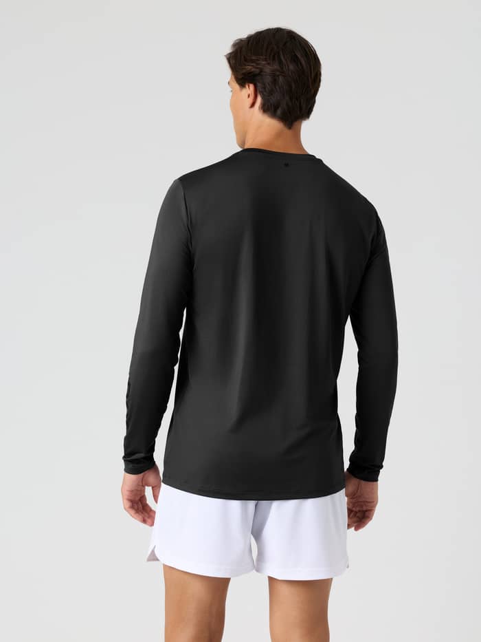 Bagfra af Borg Long Sleeve T-Shirt i Black Beauty (sort) til træning.
