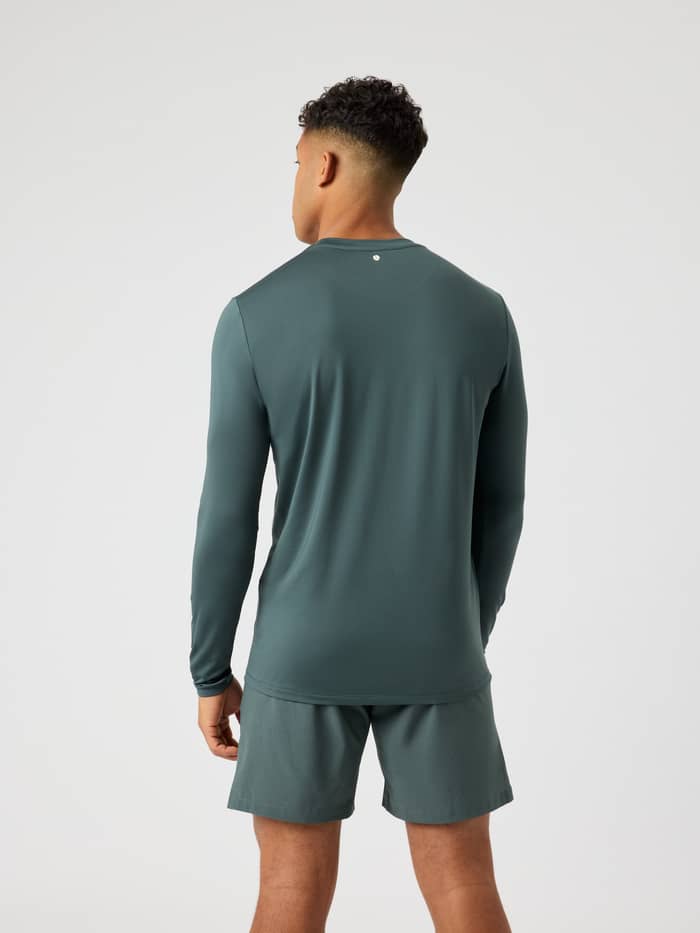 Borg Long Sleeve T-Shirt i Urban Chic (Grøn) set bagfra med hvidt logo, ideel til stil og performance-træning.