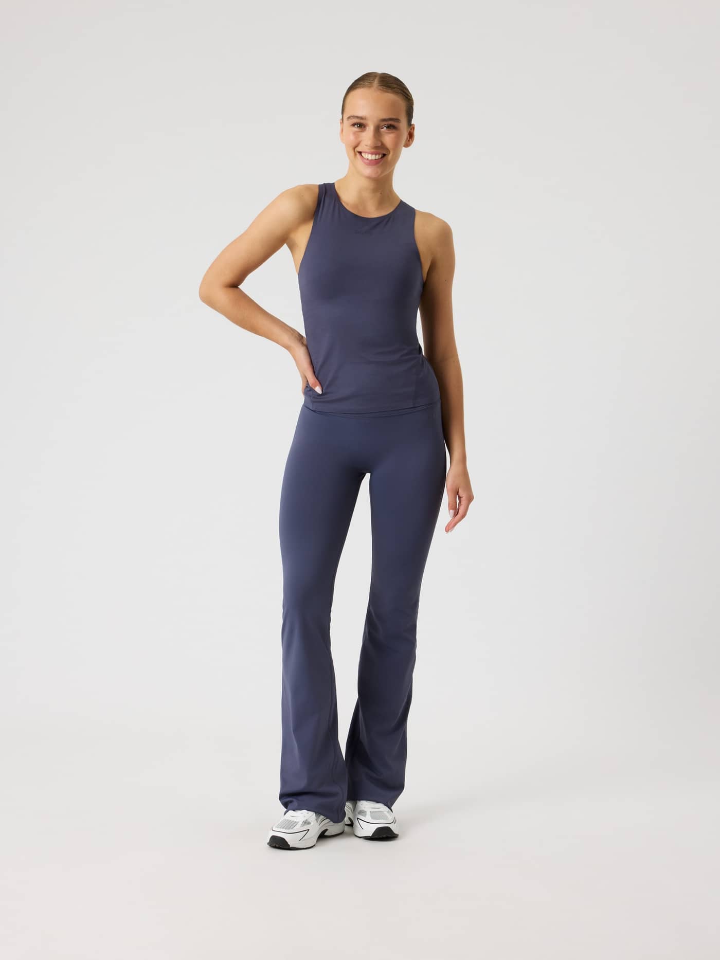 Borg 2 In 1 Tank Top in Odyssey Gray (Blauw) met een slim-fit pasvorm voor training, getoond in vooraanzicht. - Image 3