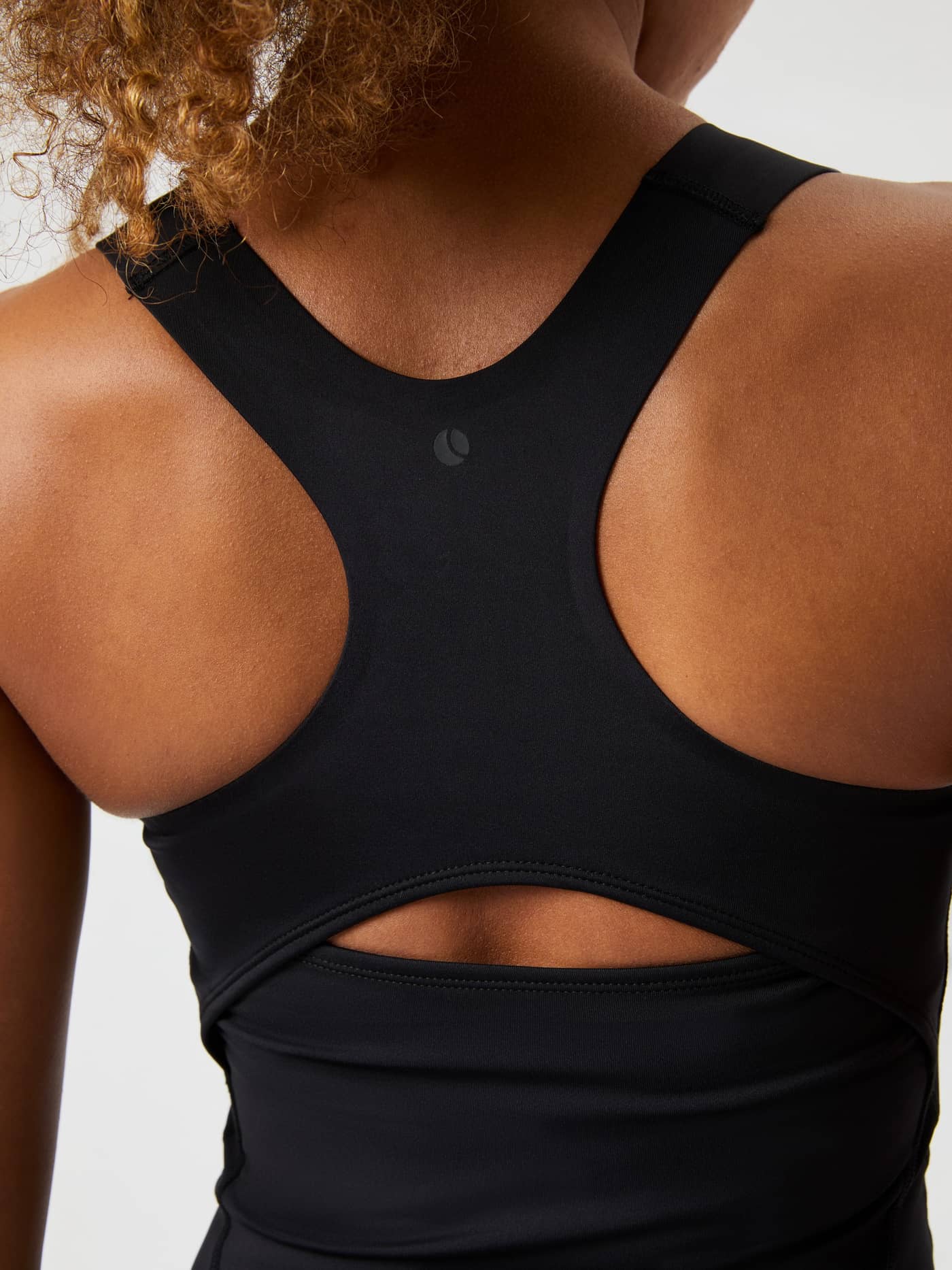 Borg 2 In 1 Tank Top in Black Beauty (Zwart), achteraanzicht met zwart logo, keyhole-rug en fit voor training. - Image 5