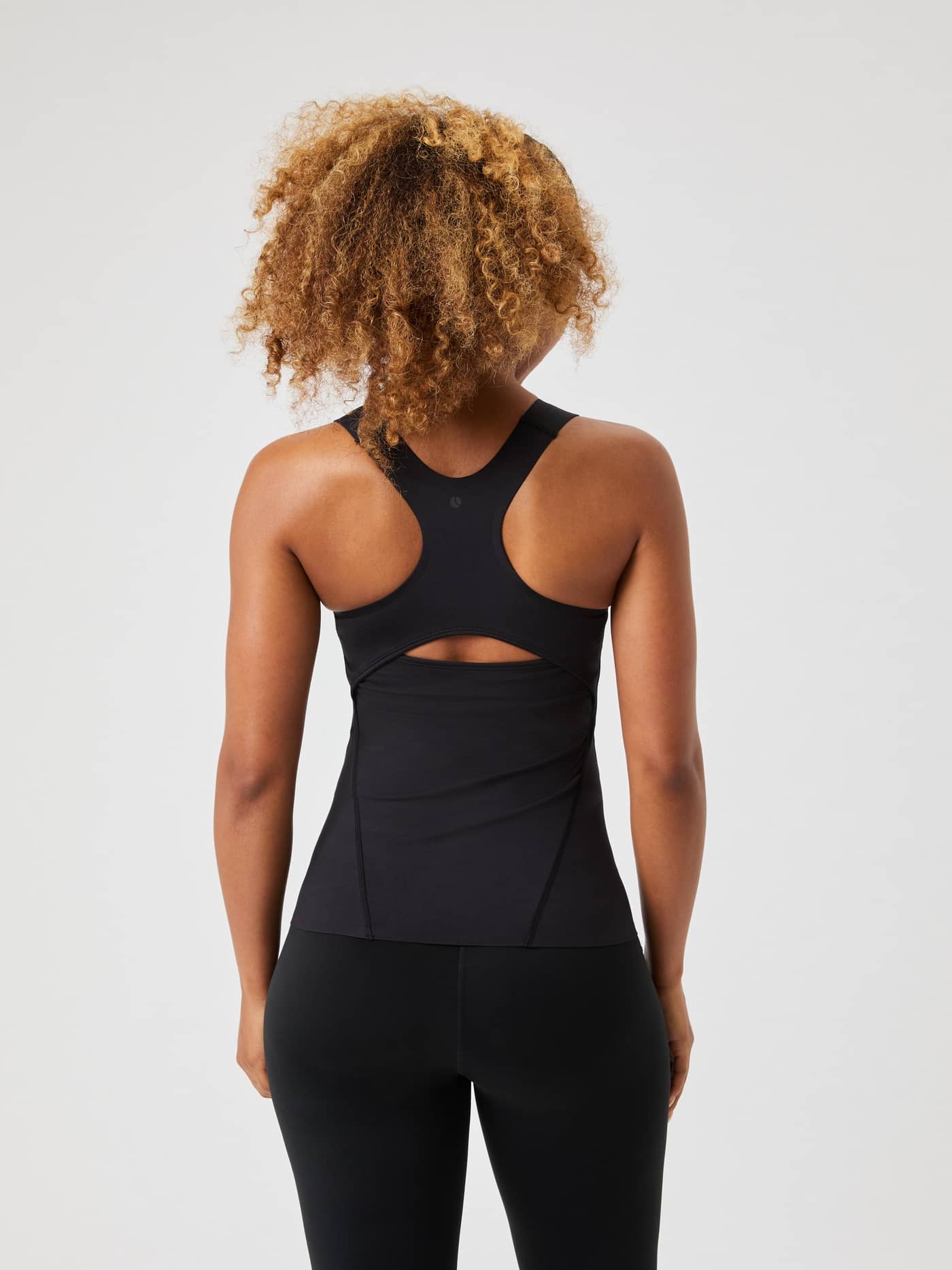 Borg 2 In 1 Tank Top in Black Beauty (Zwart), achteraanzicht met een stijlvolle trainingspasvorm en keyhole-rug. - Image 2