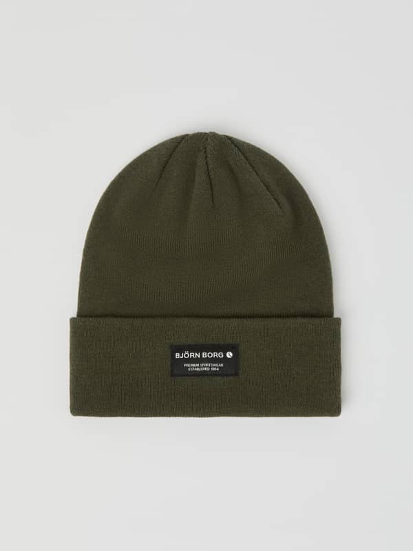 Centre Beanie Forest Night (Vert) en coton biologique, doté d'un bord rabattu et d'une étiquette logo noire.