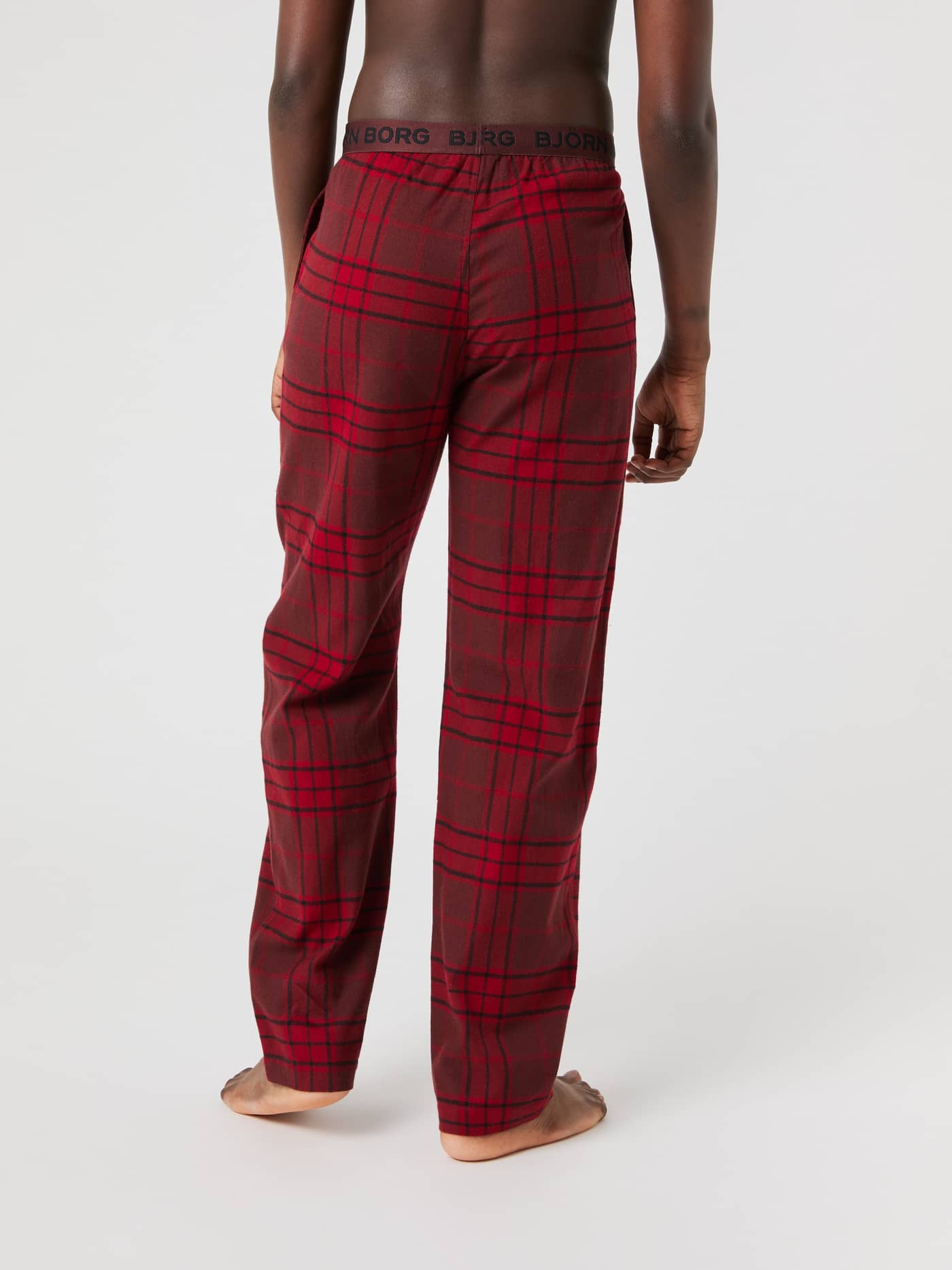 Björn Borg Core Flannel Pyjama Pants til børn i Tartan Hs 3 (Rød) set bagfra med ternet mønster i blød flannel. - Image 2