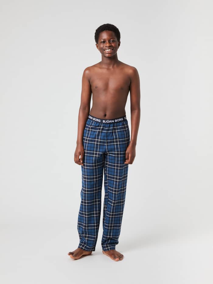 Vue de face du Core Flannel Pyjama Pants Björn Borg pour enfants en Forest Tartan 4 (Bleu) à motif tartan avec logo blanc. - Image 3