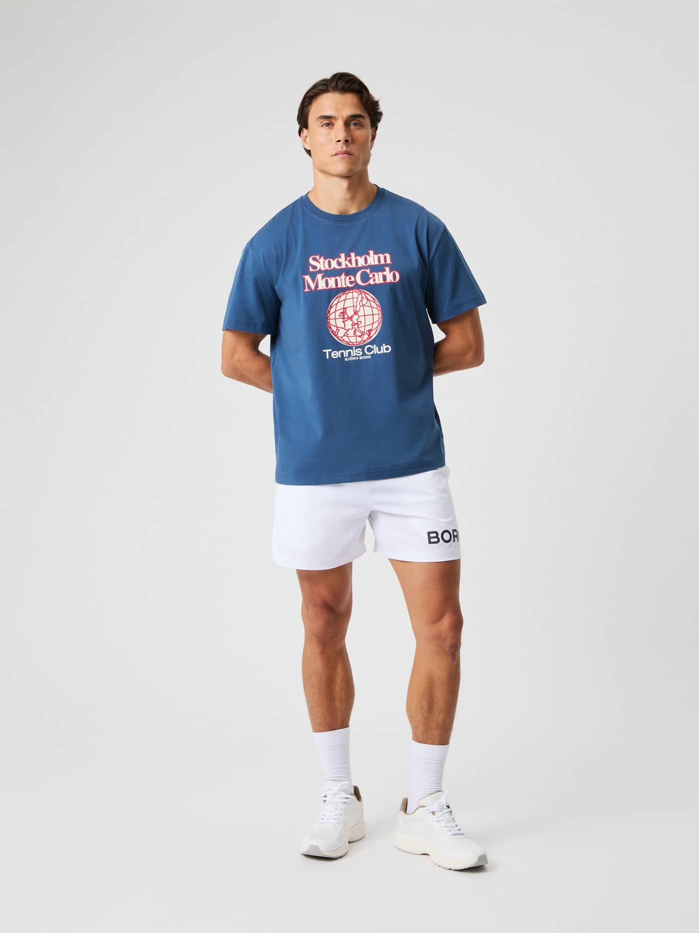 Borg Classic Print T-Shirt i Sargasso Sea (Blå) set forfra i helfigur, ideel til performance og stil til tennis. - Image 4