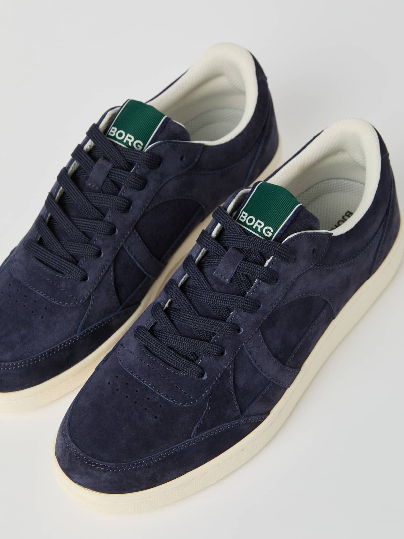 Men's Court Suede Sneakers i marineblått semsket kuskinn med hvit BORG-logo og et klassisk tennisdesign. - Image 2