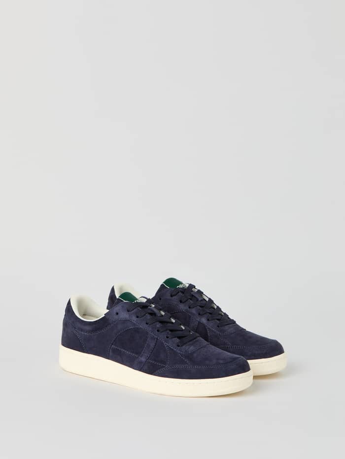 Three-quarter view of the Men's Court Suede Sneakers in Navy, a tennis-inspired leisure shoe featuring a stylish fit.