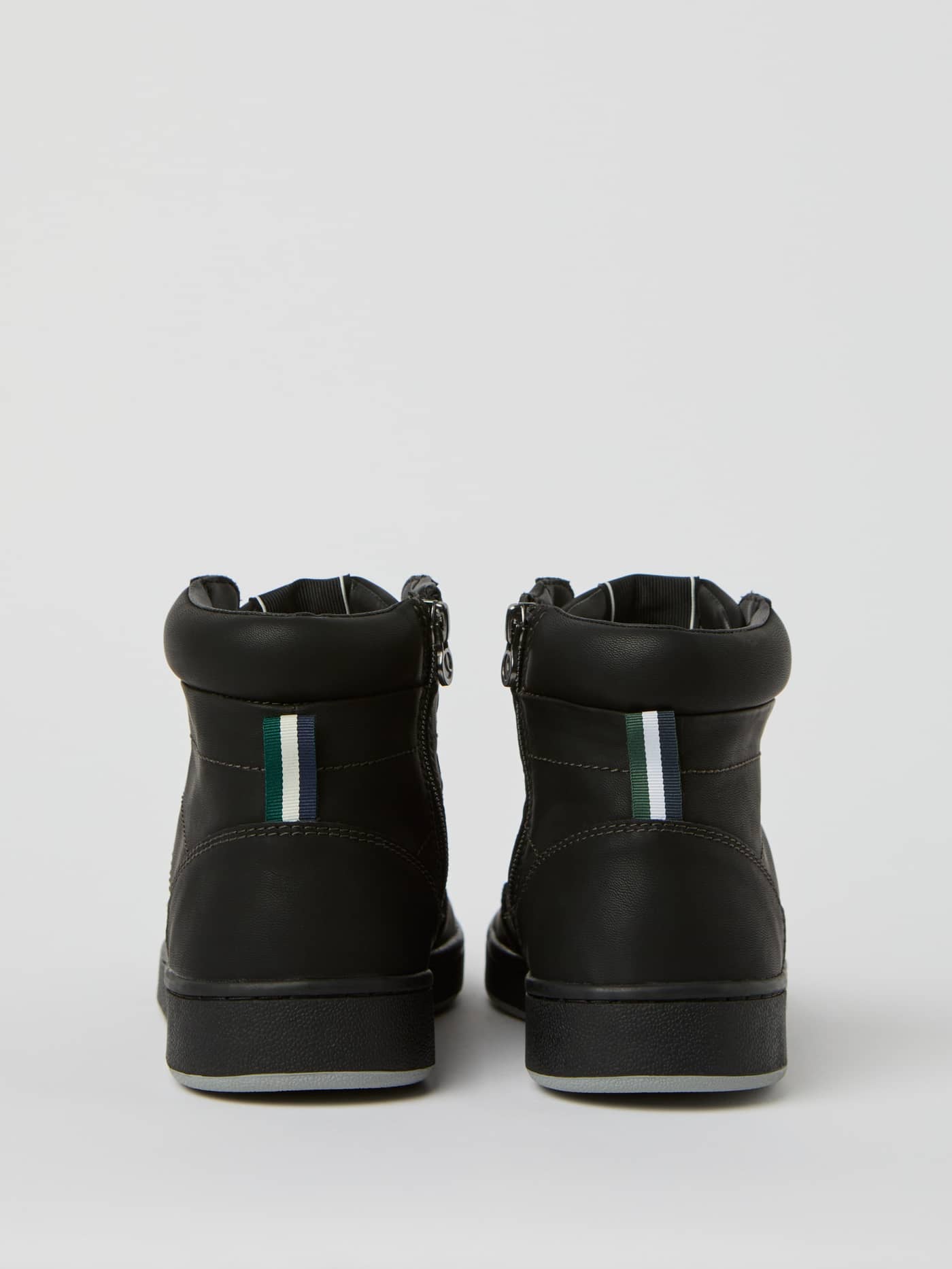 Vue arrière des Men's Slam High Sneakers noires, coupe montante stylée et tirette fonctionnelle inspirée du tennis. - Image 3