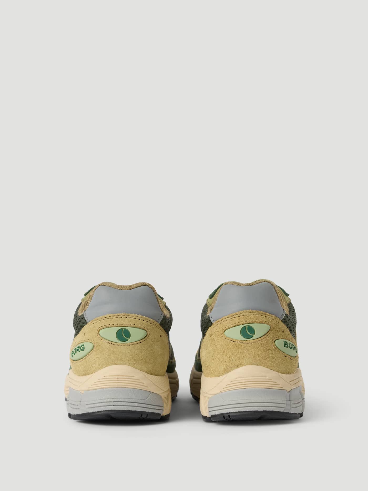 Grønne Men's Prime Court Sneakers sett bakfra, i semsket skinn og tekstil for en funksjonell løpestil. - Image 3