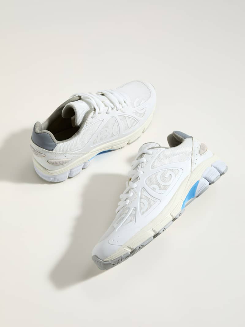 White Björn Borg Men's Prime Tech Sneakers for running, featuring functional mesh and stylish blue and grey accents.
