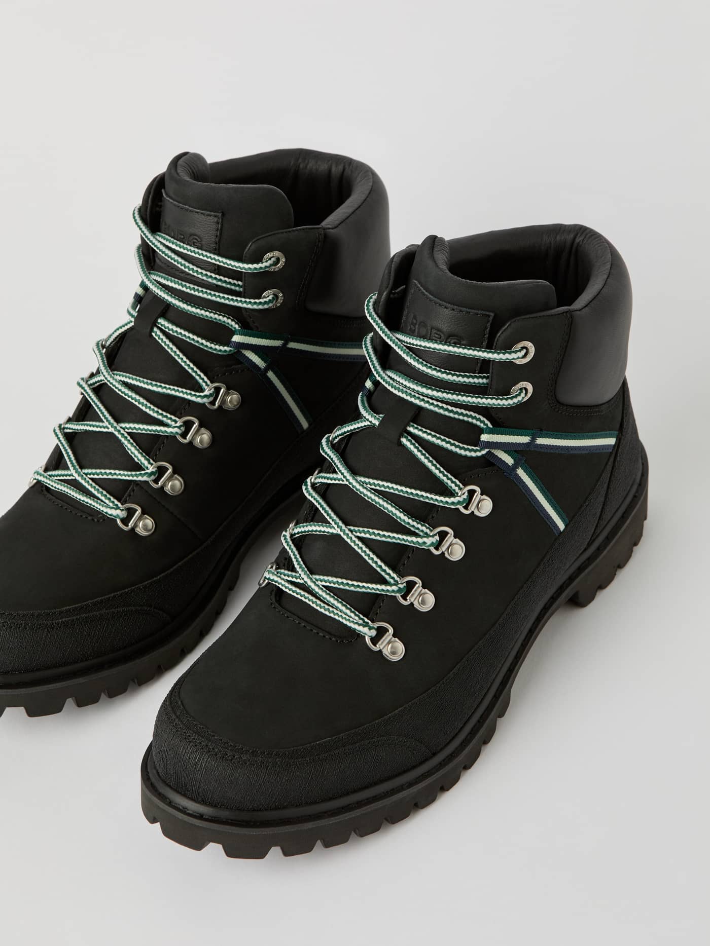 Black Men's Venture Boots in cow leather, featuring a hiking-inspired design, patterned laces, and a functional fit. - Image 3