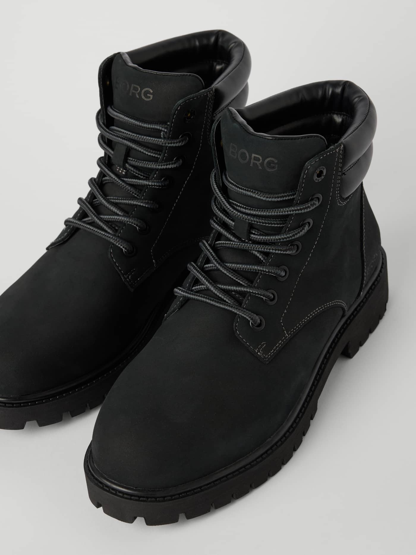 Men's Ridge Boots i svart koskinn med ton-i-ton BORG-logotyp, stadig sula och en stilren passform för fritid. - Image 1
