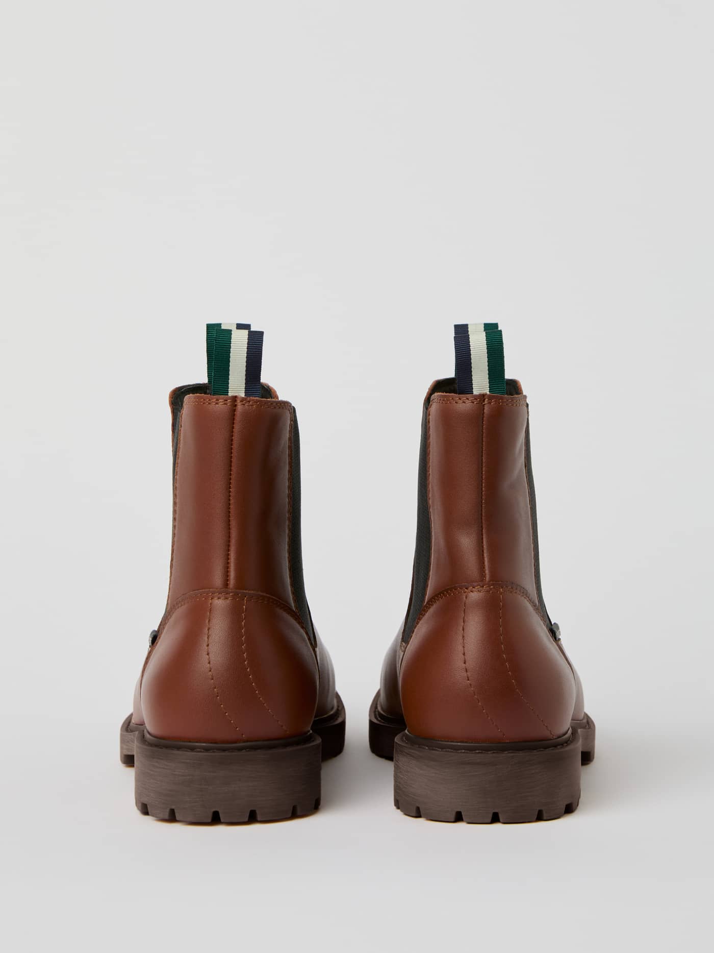 Men's Chelsea Boots i Cognac (Brun) set bagfra i 100 % okselæder med et stilfuldt og funktionelt design. - Image 2