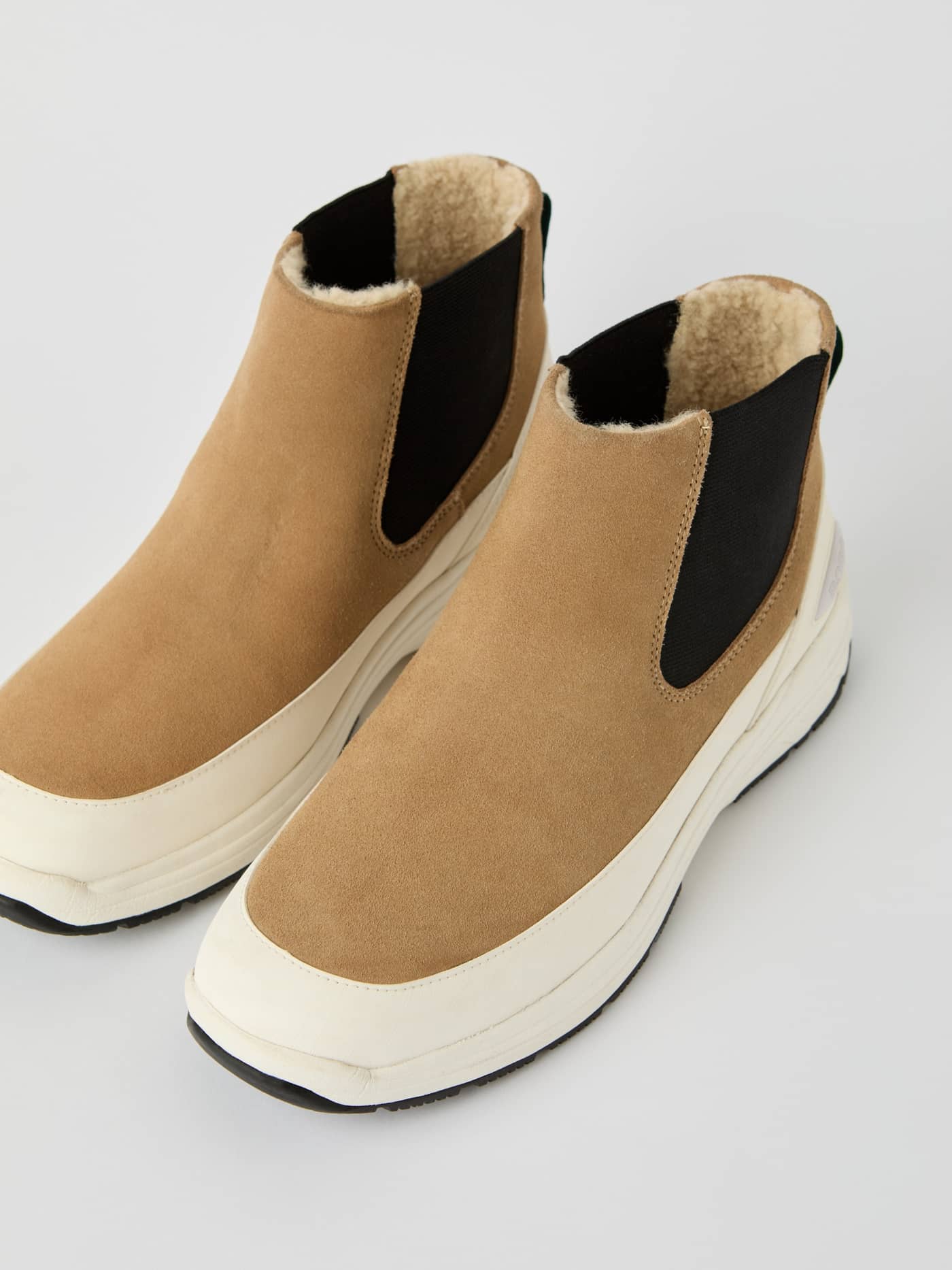 Björn Borg Men's Chelsea Tech Boots in beige cow suede with a durable rubber sole and warm fleece lining. - Image 2
