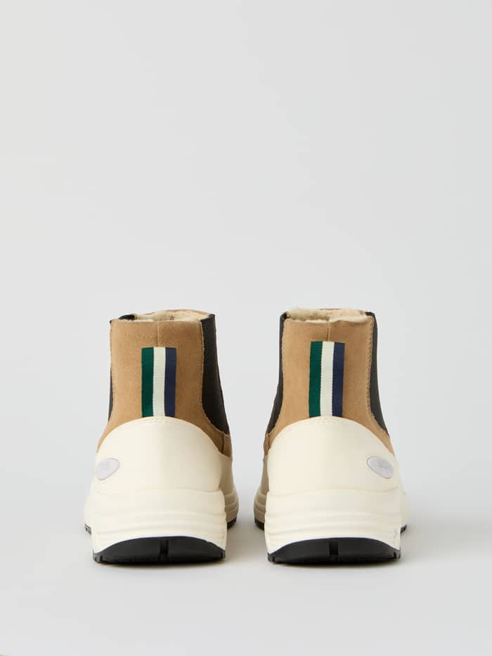 Men's Chelsea Tech Boots i Beige set bagfra, fremstillet i førsteklasses ko-ruskind med en slidstærk gummisål. - Image 3