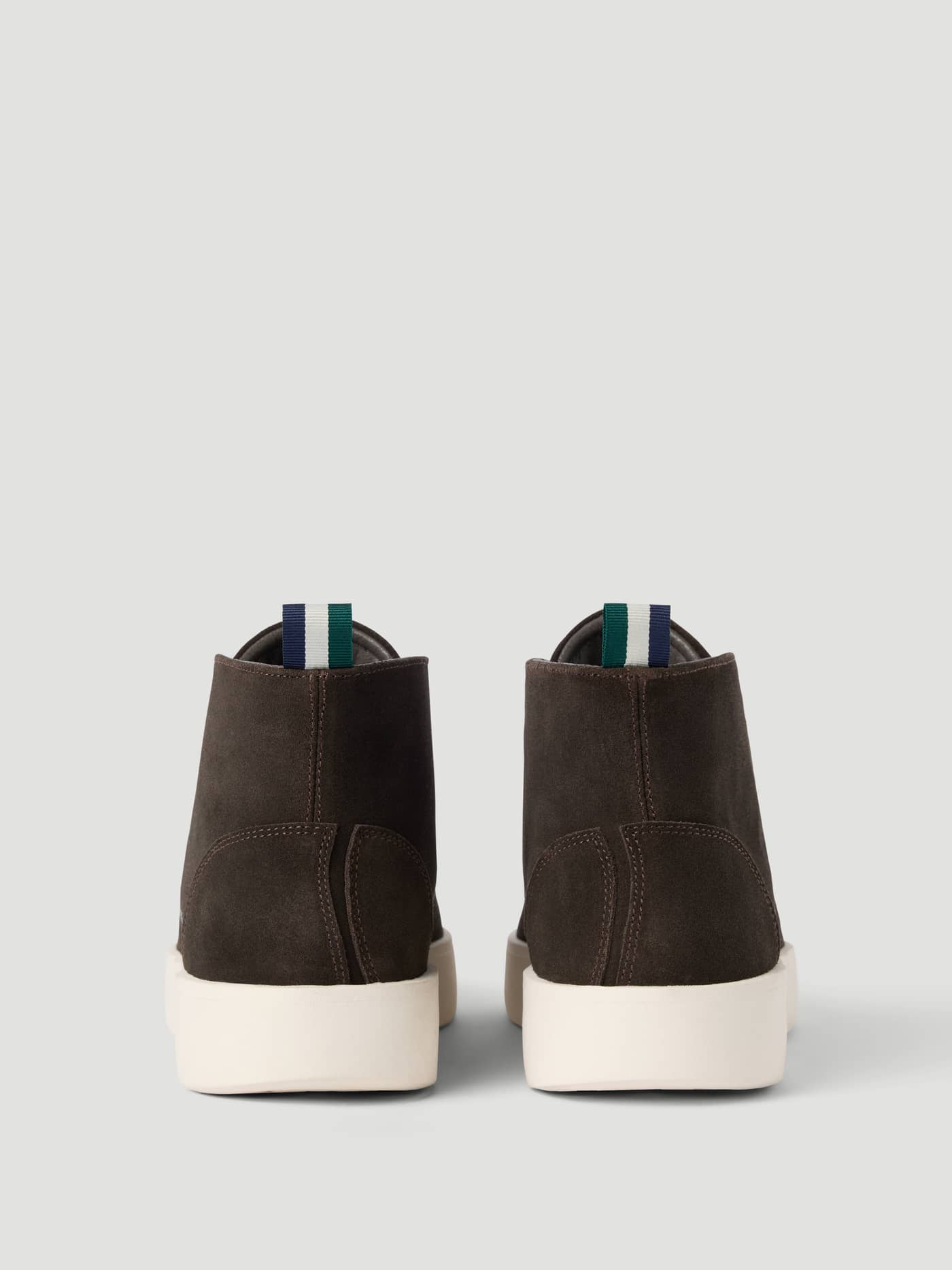 Back view of the brown Men's Desert Chukka Sneakers in suede, featuring a stylish and functional fit for tennis. - Image 3