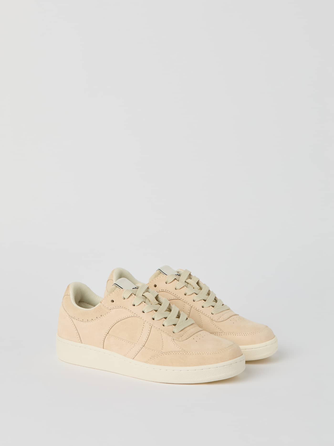 Women's Court Suede Sneakers in Beige van hoogwaardig varkenssuède met een tennis-geïnspireerd design en stijlvolle pasvorm. - Image 1