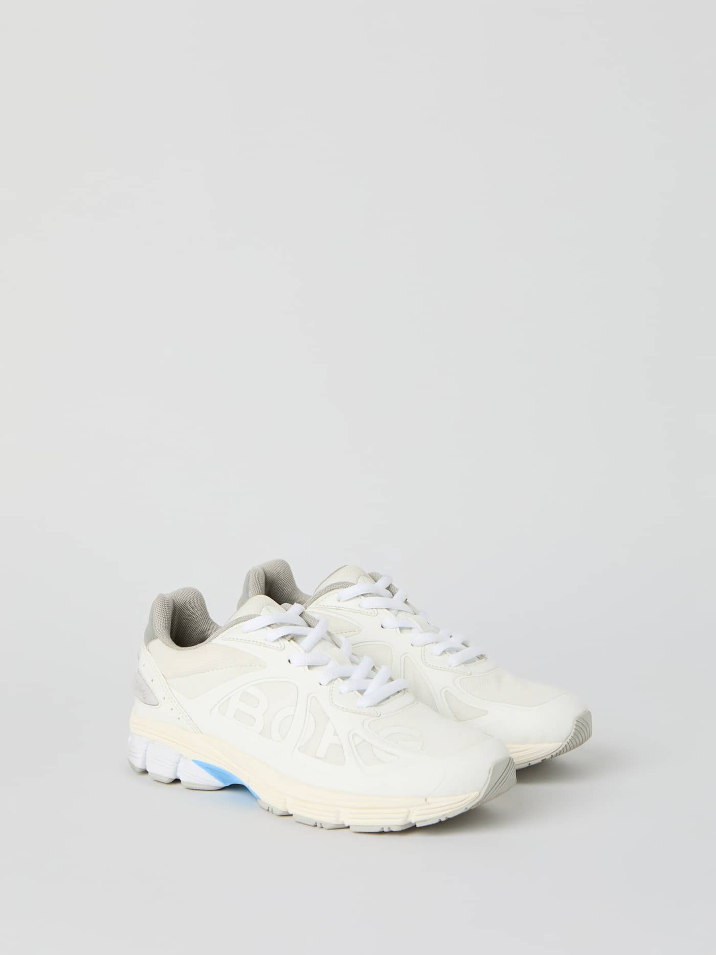 Hvite Women's Prime Tech Sneakers med hvit logo og et lett, slitesterkt design for løping, trening og moderne fritid. - Image 1