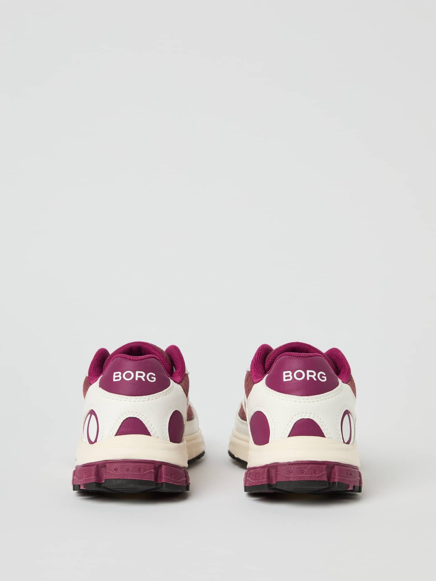 Vista posterior de Women's Nova Sneakers en Blanco y Rojo para running con logo BORG blanco y un ajuste de estilo moderno. - Image 4