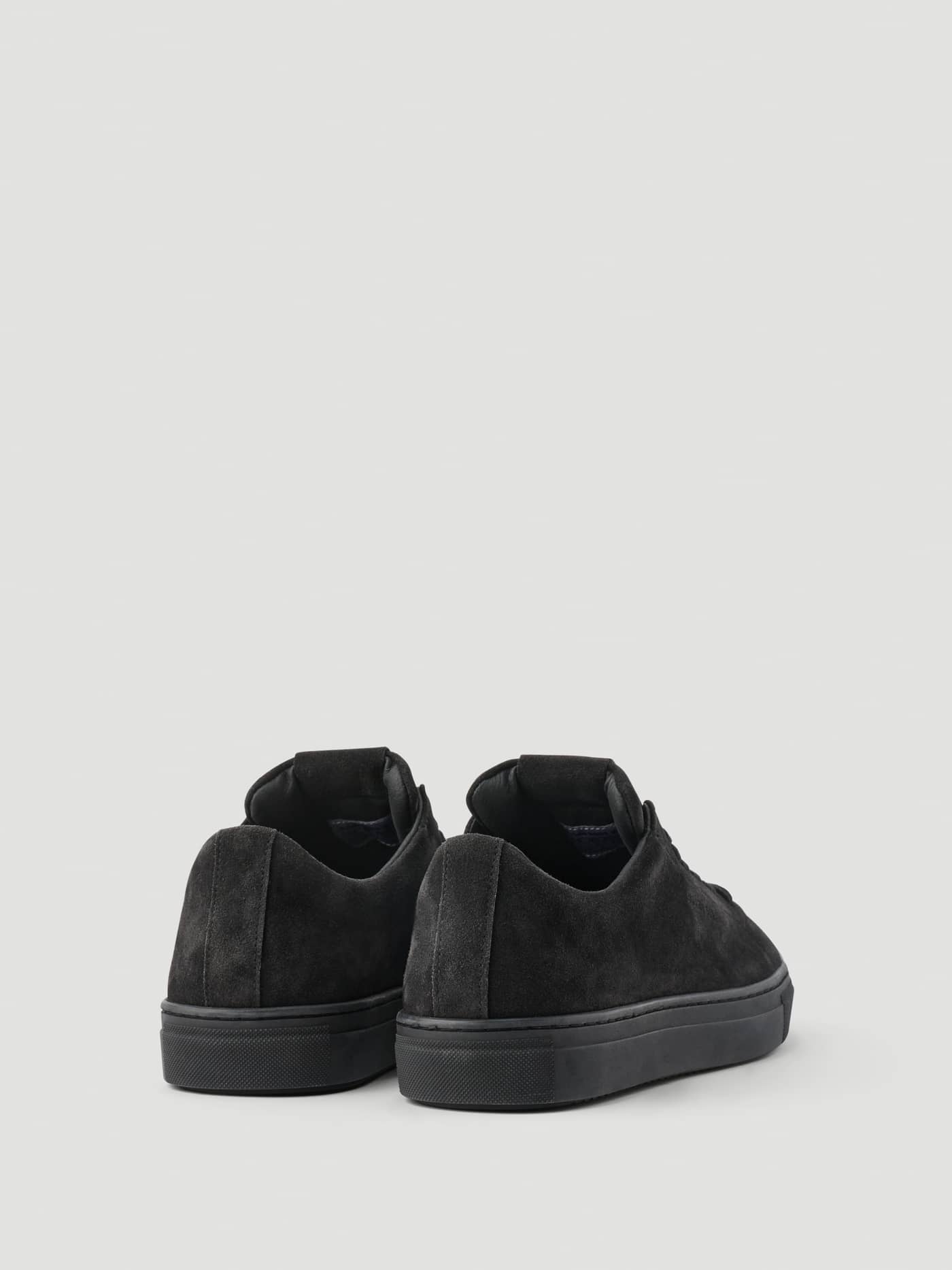 Back view of Men's Classic Suede Sneakers in Black, featuring a premium suede upper and tennis-inspired design. - Image 3