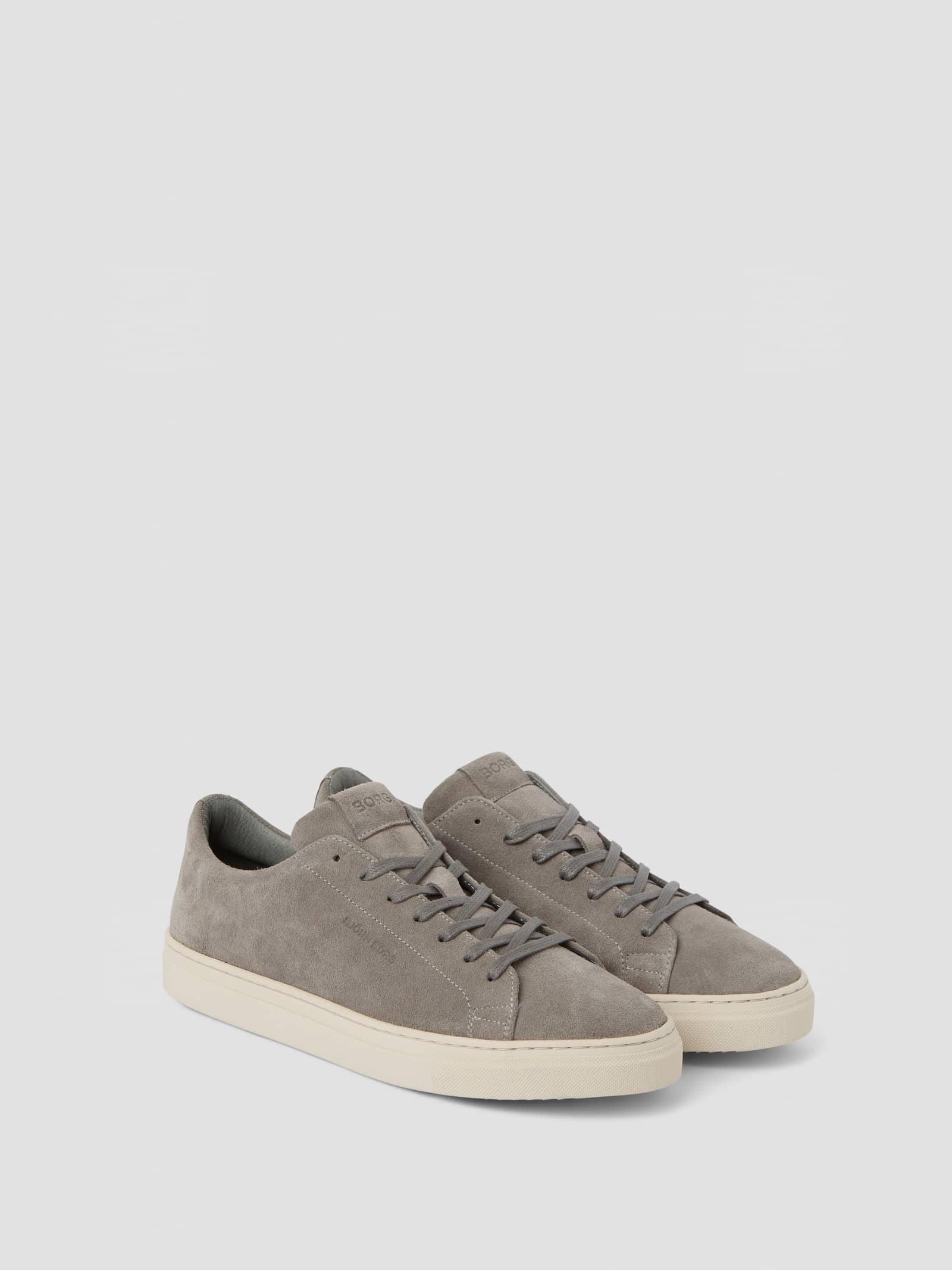 Men's Classic Suede Sneakers en gris, en cuir suédé premium offrant un style de loisirs fonctionnel et confortable. - Image 1