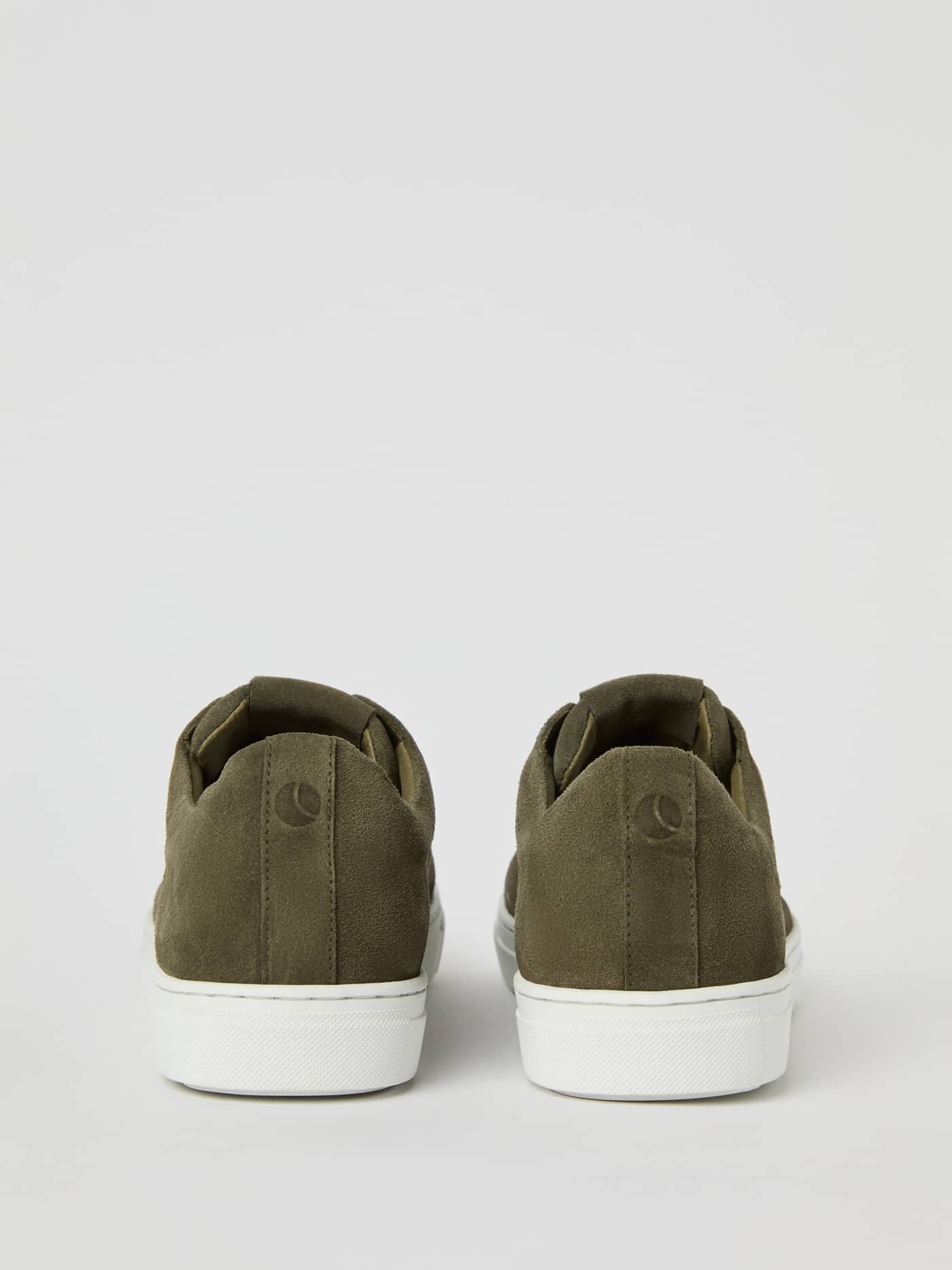Back view of the Men's Classic Suede Sneakers in green, featuring a tonal logo and white sole for a classic tennis style. - Image 3