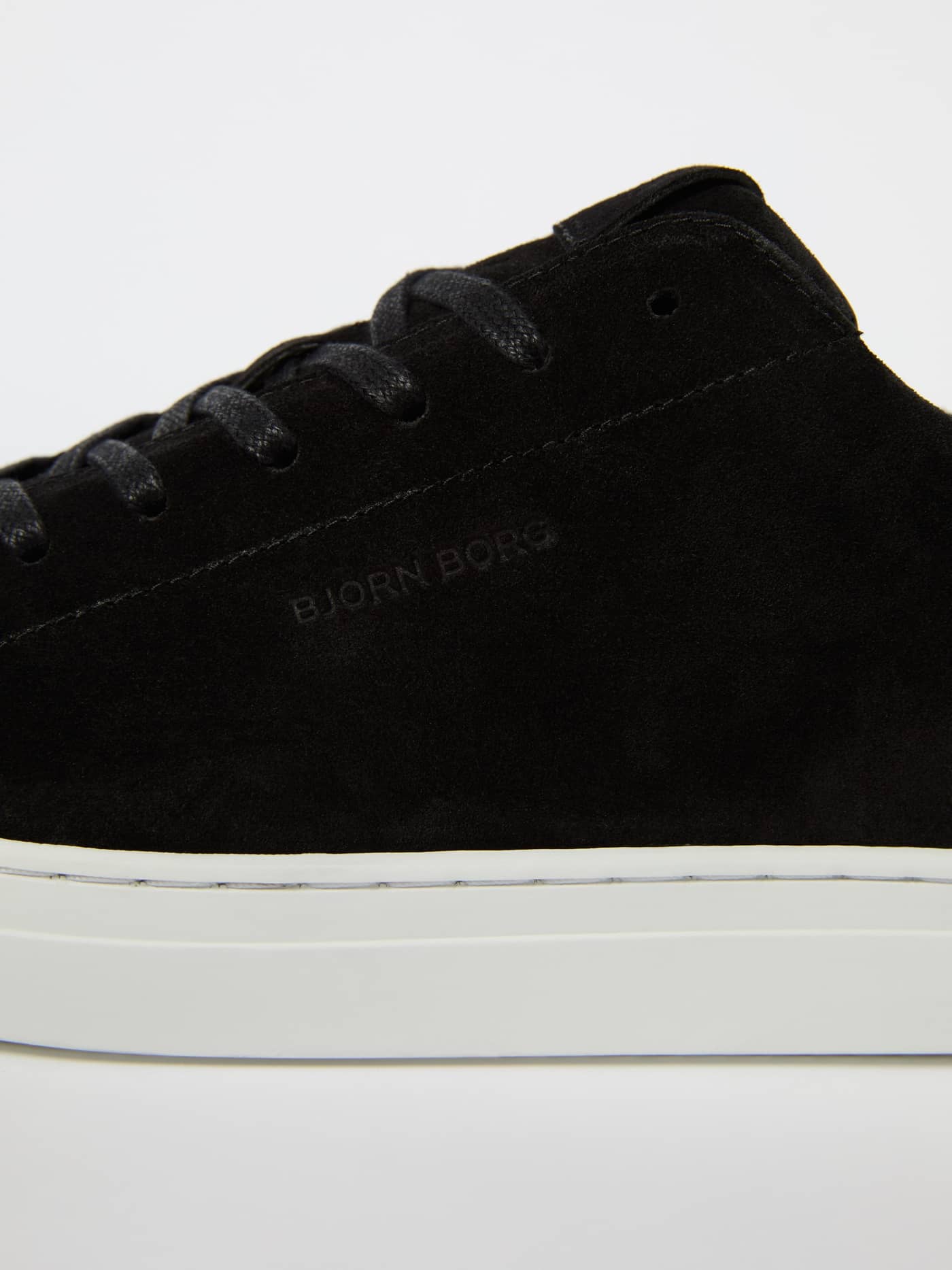 Men's Classic Suede Sneakers in Schwarz mit weißer Sohle und schwarzem Logo für stilvollen und funktionellen Tennis-Look. - Image 4