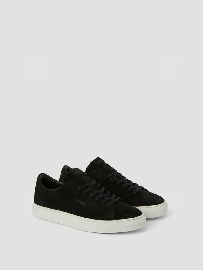 Men's Classic Suede Sneakers in Black, featuring a functional tennis-inspired design and premium suede for leisure style.