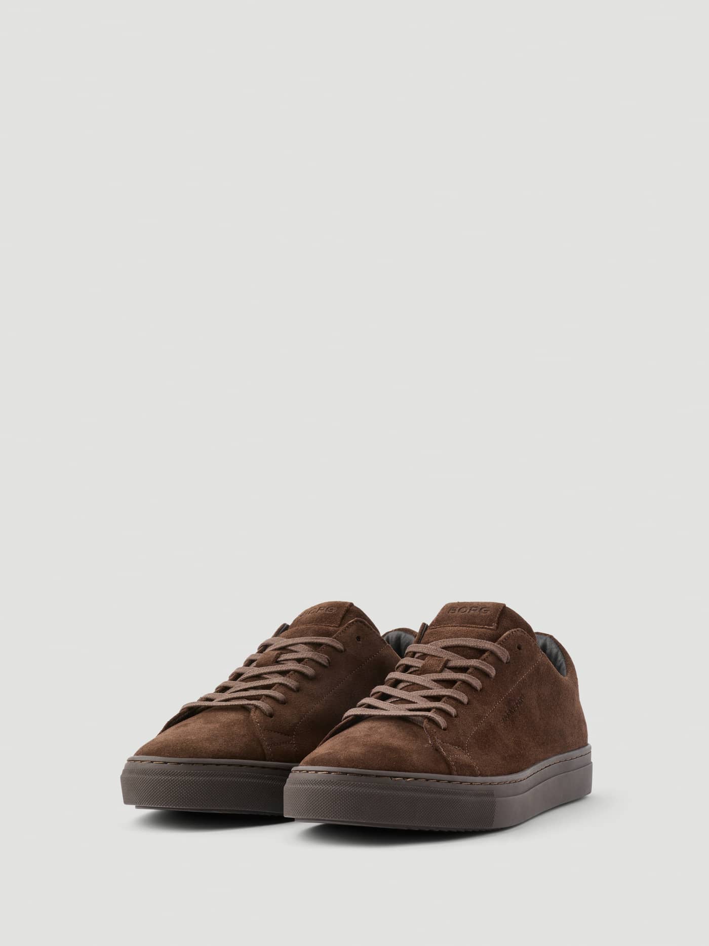 Men's Classic Suede Sneakers in Dark Brown (Braun) aus edlem Wildleder mit Tennis-Design und tonaler Logo-Prägung. - Image 2