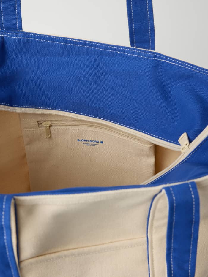 Ace Canvas Tote 30L i Egret (Hvid) set indefra i bomuld med en lynlåslomme og blå detaljer til tennisudstyr. - Image 3