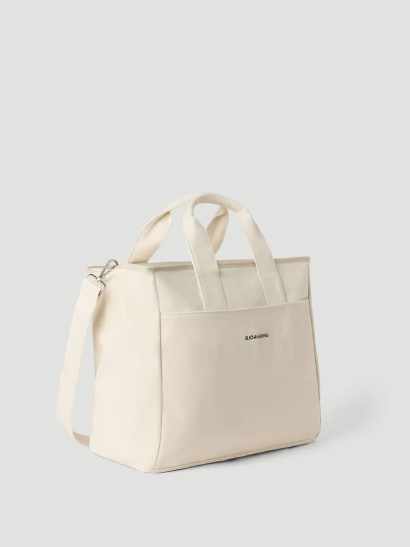 Studio Canvas Tote 34L en Egret (Blanc) en toile de coton avec un élégant logo noir et une bandoulière polyvalente. - Image 2