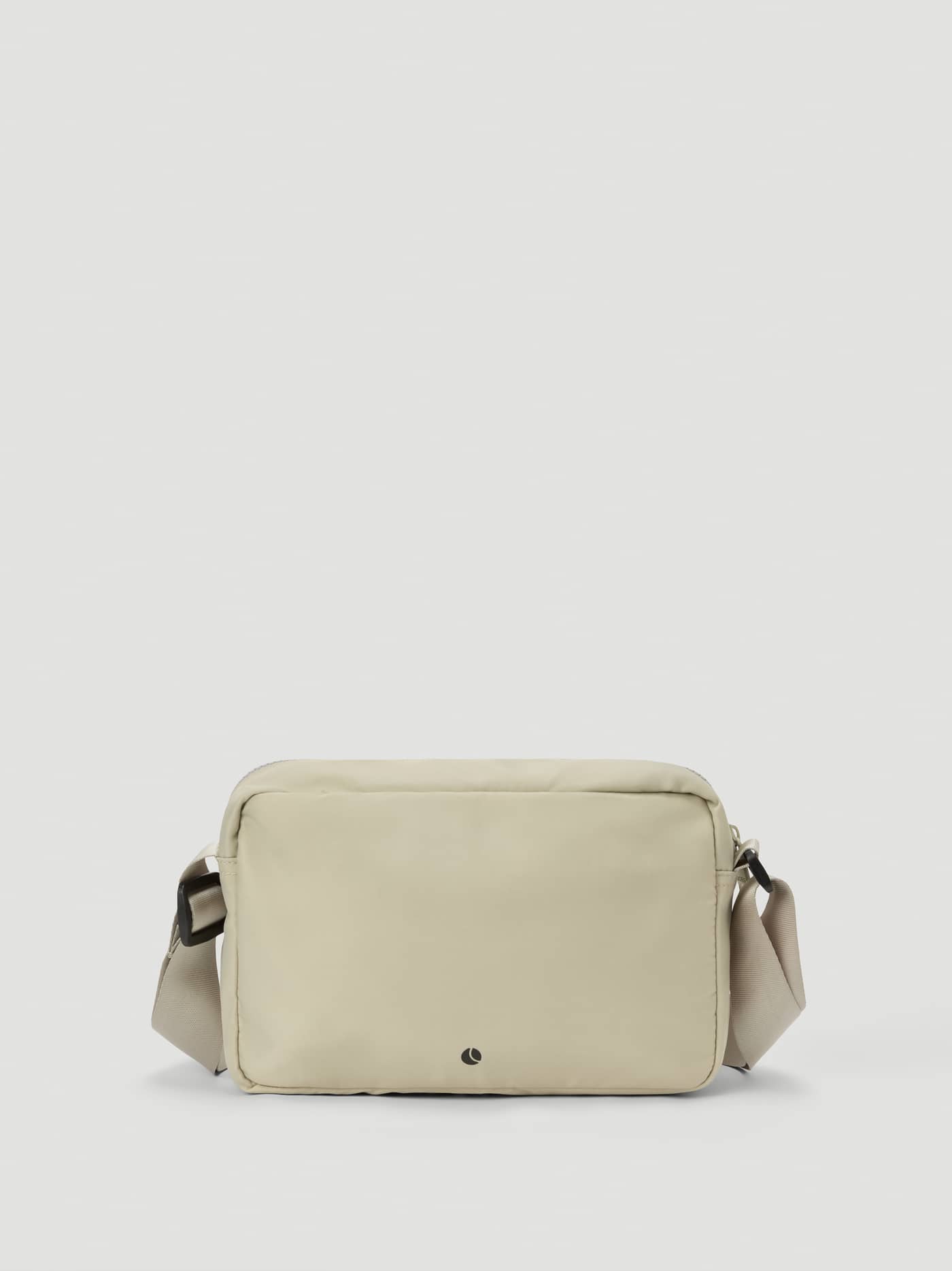 Borg Active Crossover Bag 4L i Silver Birch (Vit) sedd framifrån, en träningsaccessoar i återvunnen polyester. - Image 2